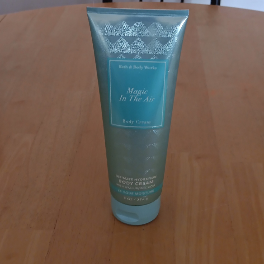Bath & Body Works Choice Of One Body Cream - NWT - Picture 9 of 10